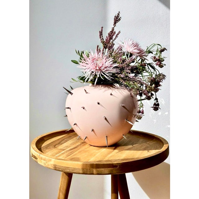 “Not Vanilla_Sicone Rosé” – Exclusive Handcrafted Stoneware Vase | Prototype #1 The “Not Vanilla” concept was born from a...