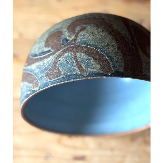 Blue An Elegant Vintage Hand-Made Stoneware Art Pottery Bowl by Gerry Williams For Sale - Image 8 of 10