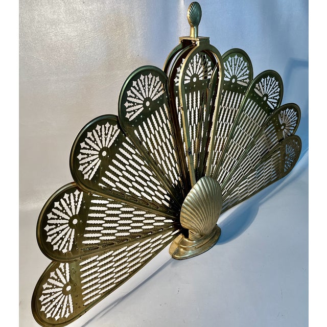 1950s Fire Screen Brass Peacock Feathers Scallop Shell Base & Finial 1950s Hollywood Regency Nautical Decor For Sale - Image 5 of 5