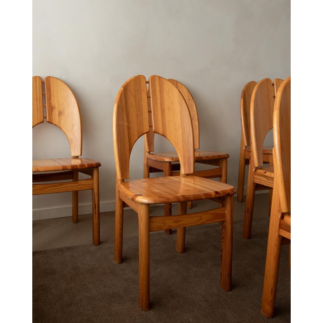 A vintage set of 6 scandinavian pine dining chairs in solid pine, likely produced in scandinavia during the 1970s. With...