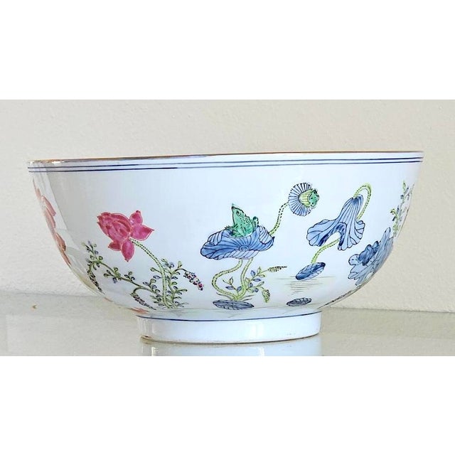1950s Mid-Century Chinoiserie Decorative Porcelain Centerpiece Bowl For Sale - Image 5 of 10