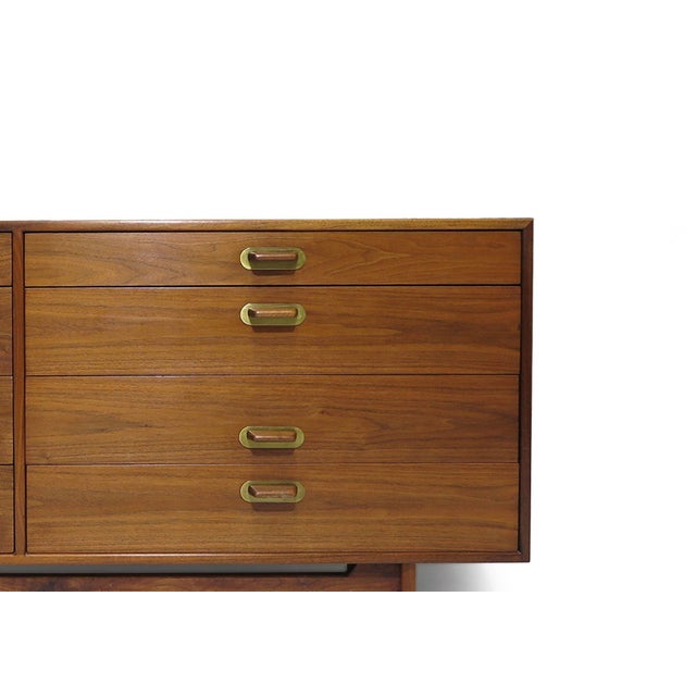 High-quality chest of drawers by Danish designer Jens Risom, made in the USA. This early work features eight drawers,...