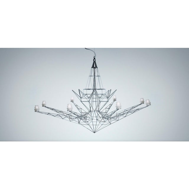 The Lightweight suspension lamp combines a contemporary look with a craft-based production technique, a blend of...