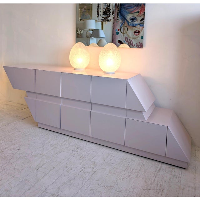 Vintage American Pale Pink Lacquered Rhombus Sideboard, 1980s For Sale - Image 4 of 18