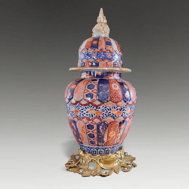Antique Meiji Japanese Bronze-Mounted Arita Imari Porcelain Lidded Vase For Sale - Image 3 of 9