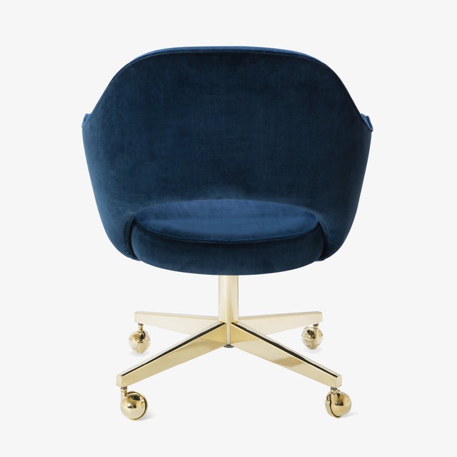 Eero Saarinen Saarinen Executive Arm Chair in Navy Velvet, Swivel Base, Gold Edition For Sale - Image 4 of 7