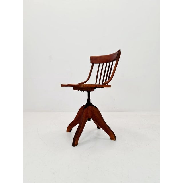 Bauhaus swivel office chair in solid wood 1930s The chair is in good condition Measurements: Height : 82 cm Width: 41 cm...