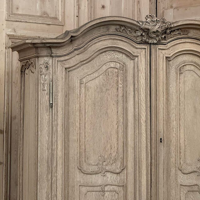 18th Century Liégeois Régence Period Stripped Oak Linen Press For Sale In Dallas - Image 6 of 18