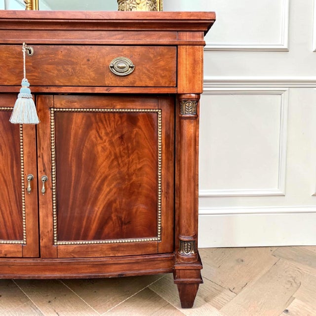 Hepplewhite Vintage Mahogany Bow Front Cabinet | Sideboard | Statement Entryway Cabinet For Sale - Image 3 of 11
