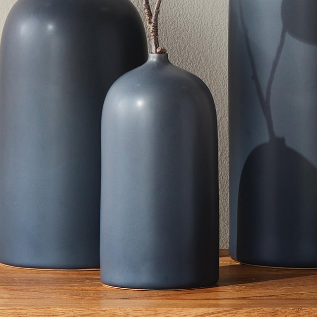 Kenneth Ludwig Chicago Mallie Vase Small For Sale - Image 4 of 4