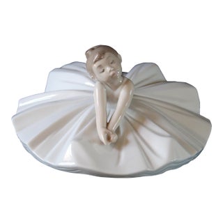 Nao by Lladro Ballerina Porcelain Figurine – “Dance Class Girl” 1997 Daisa – 7" Wide For Sale