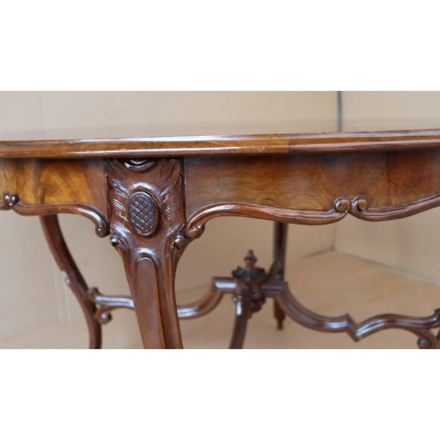 Round center table Luigi Filippo, XIXth century, mahogany veneered top with molding, moved band with profile in relief...