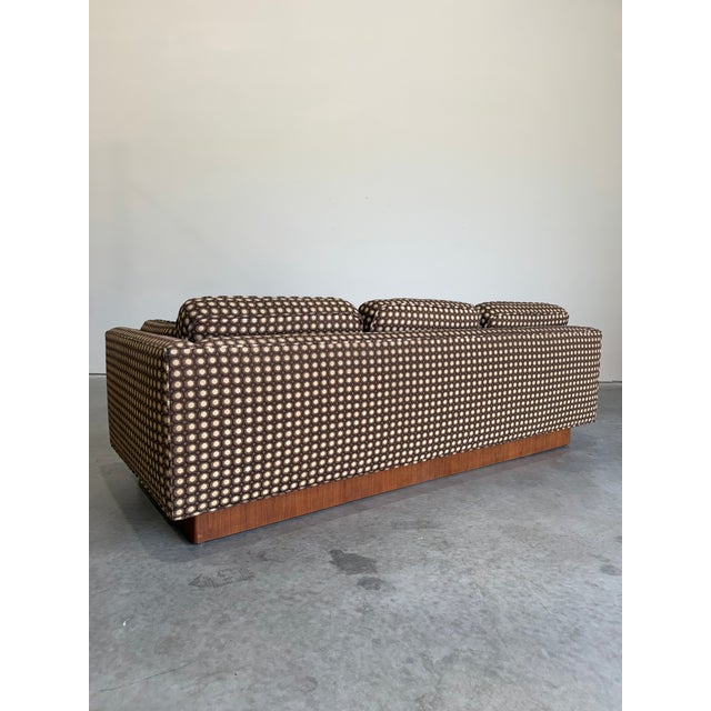 1970s Mid Century Modern Mod Circles Print Plinth Base Sofa For Sale - Image 5 of 11