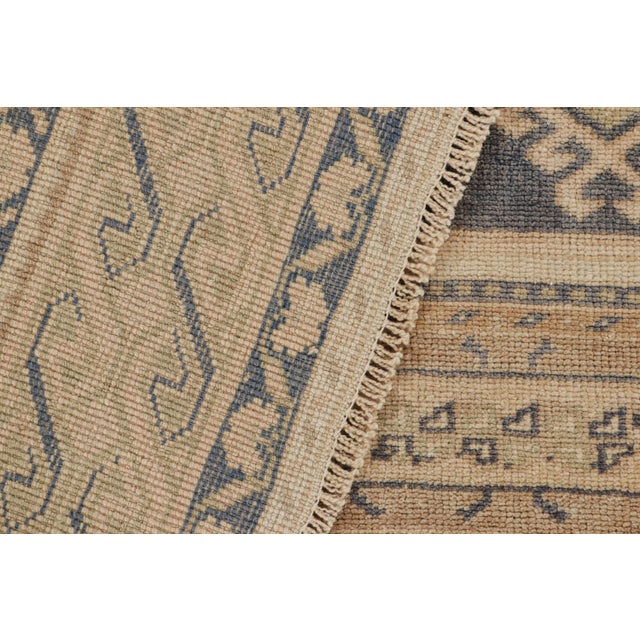 Beige Vintage Turkish Rug in Beige With Medallion & Geometric Pattern From Rug & Kilim For Sale - Image 8 of 8