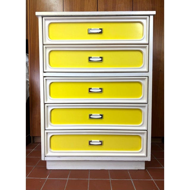 Mid-Century Modern Space Age Atomic Highboy Dresser in Yellow and White or Green and White For Sale - Image 3 of 12