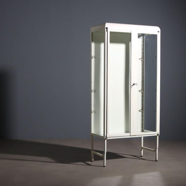 Vintage Industrial Showcase in Enamelled Metal and Glass, 1960s For Sale - Image 11 of 11