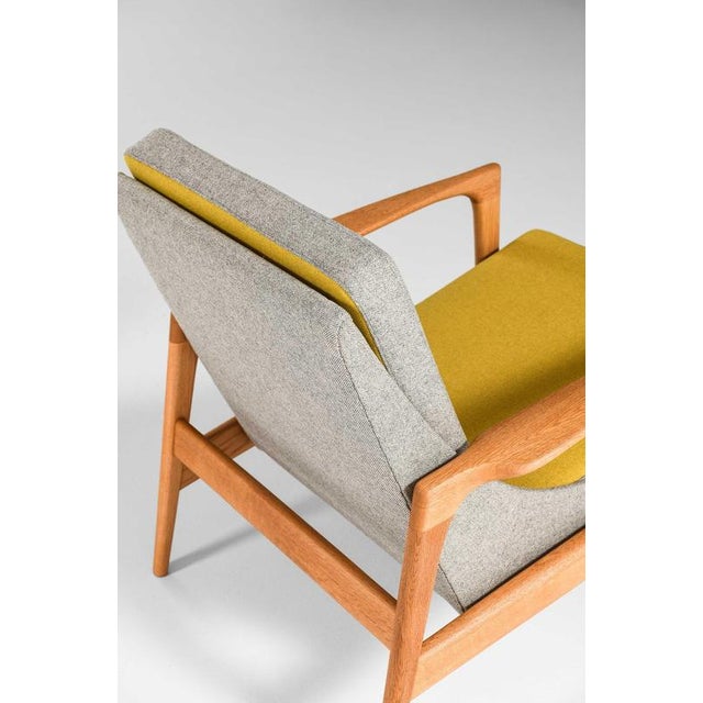 Easy Chairs in Brass, Oak and Wool by Ib Kofod-Larsen, 1950s, Set of 2 For Sale - Image 6 of 12