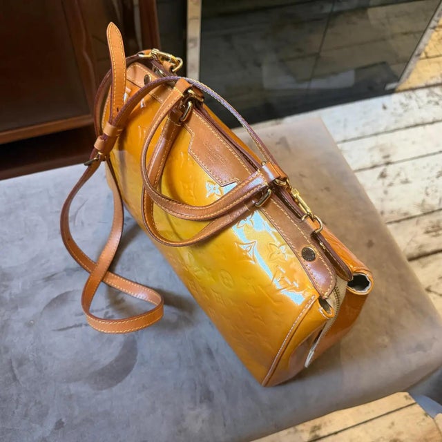 A 2002 Louis Vuitton Brea Monogram Yellow Vernis Patent Leather Shoulder Bag For Sale - Image 14 of 18