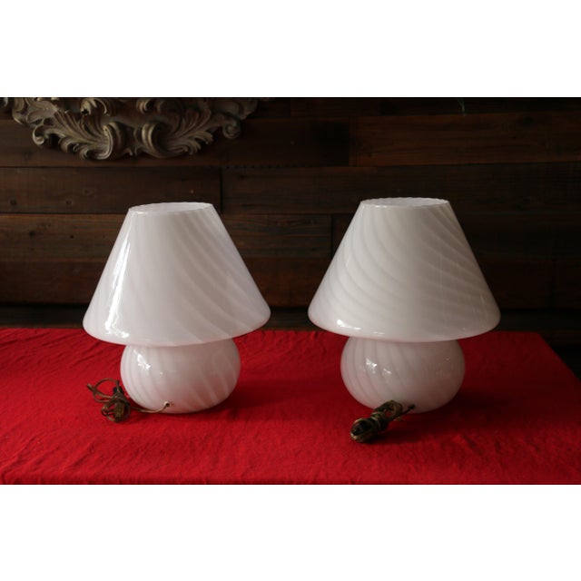 Vintage Pair of Murano Glass “Mushroom” Swirl Table Lamps – Italy, 1970s For Sale - Image 9 of 18