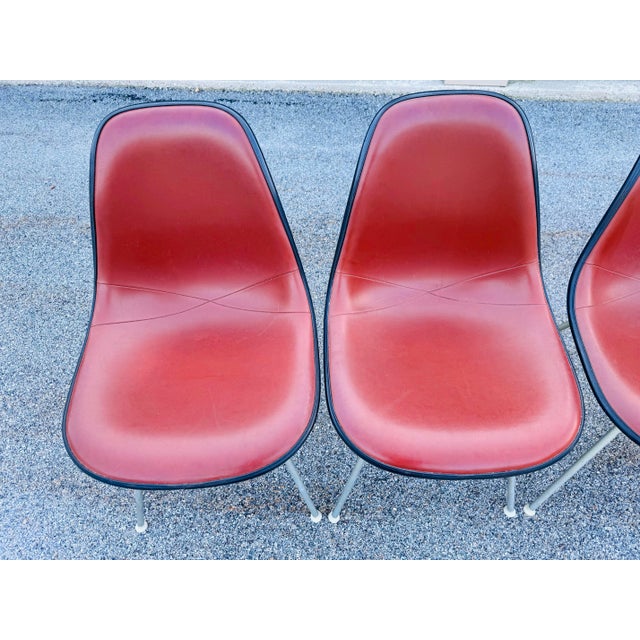 Herman Miller Vintage 1970s Herman Miller Shell Chairs With Alexander Girard Style Naugahyde, Set of 4 For Sale - Image 4 of 12