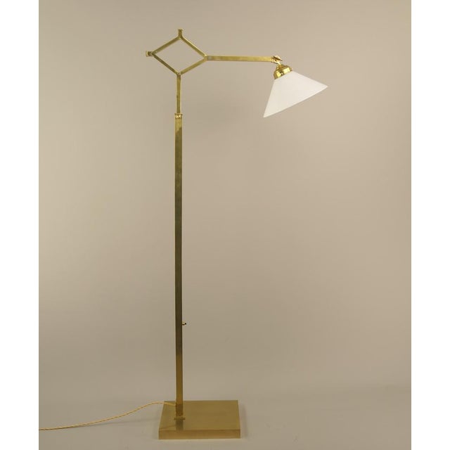 Dimensions: adjustable h 140-160 cm x w 60cm x d 30 cm shade diameter: 25 cm stand: 30x20 cm floor lamp requires 1 light...