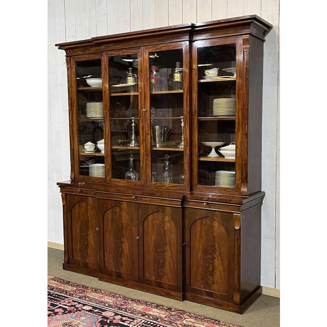 Victorian 8-door bookcase, 19th century, in mahogany. H=2.30m, W=2.04m, D=49cm Can be disassembled into 2 parts.
