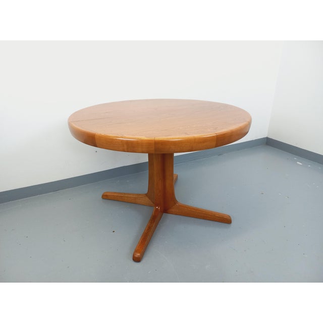 Vintage Round Scandinavian-Style Dining Table in Light Elm with Extensions, 1960s For Sale - Image 4 of 18