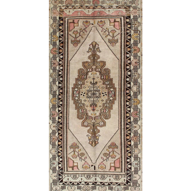 Tribal 1940's Vintage Turkey Oushak Tribal Geometric Medallion 3'9 X 7'7 For Sale - Image 3 of 8