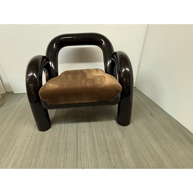 Design Plus Gallery presents the Gelee Accent Chair from Caracole. The design of this chair is challenging the traditional...
