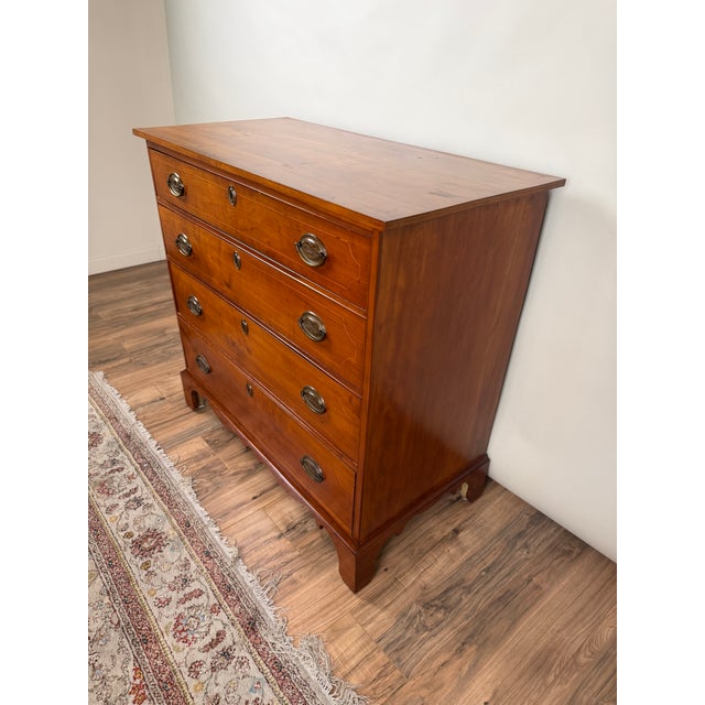 Traditional Pennsylvania Federal Cherry Four-Drawer Chest With Satinwood String Inlay, Circa 1800–1820, Attributed For Sale - Image 3 of 13