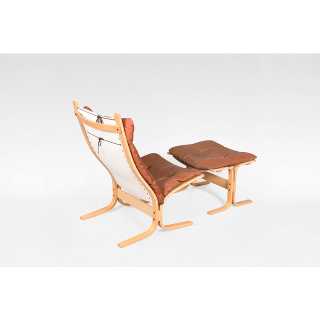 A classic 1970s Siesta lounge chair with ottoman by Ingmar Relling for Westnofa, crafted in Norway and widely recognized...