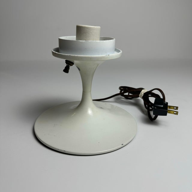 1950s Mid Century Frosted Glass Mushroom Lamp • Laurel Lamp Co. Retro Table Lamp • White Tulip Base • Mid-Century Modern Lighting For Sale - Image 10 of 10