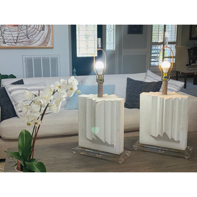 1990 Casual Lamps of California Monumental Brutalist Plaster & Lucite Table Lamps – Pair For Sale - Image 11 of 18