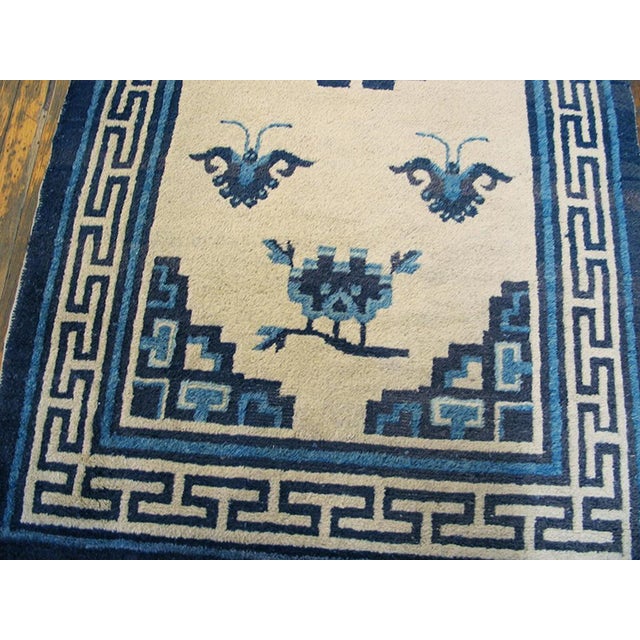 Chinese 1900s White Swastika Antique Chinese Mongolian Rug 2' 10" X 5' 7" Handknotted Wool Carpet For Sale - Image 3 of 4
