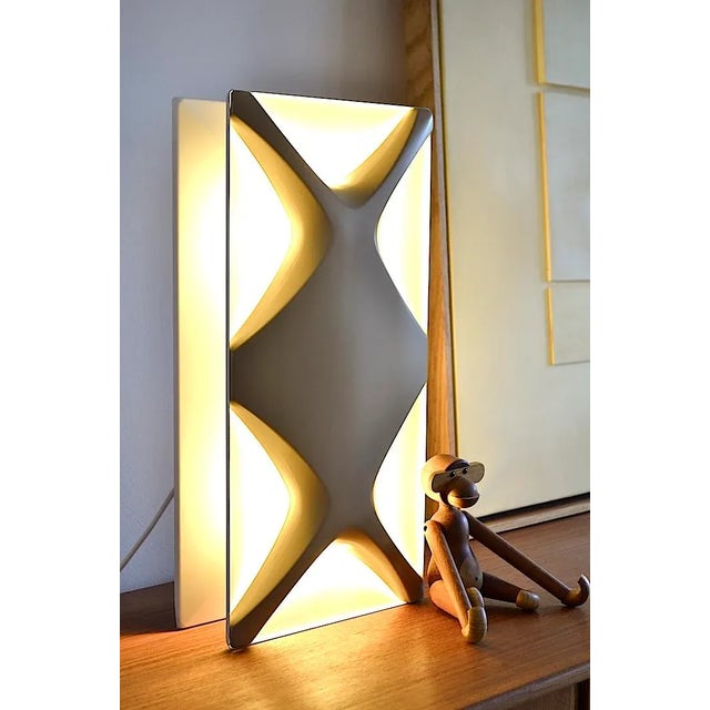 Wall or table lamp from the Mod. Series Oyster designed by Klaus Link for the company Heinz Neuhaus. - White lacquered...