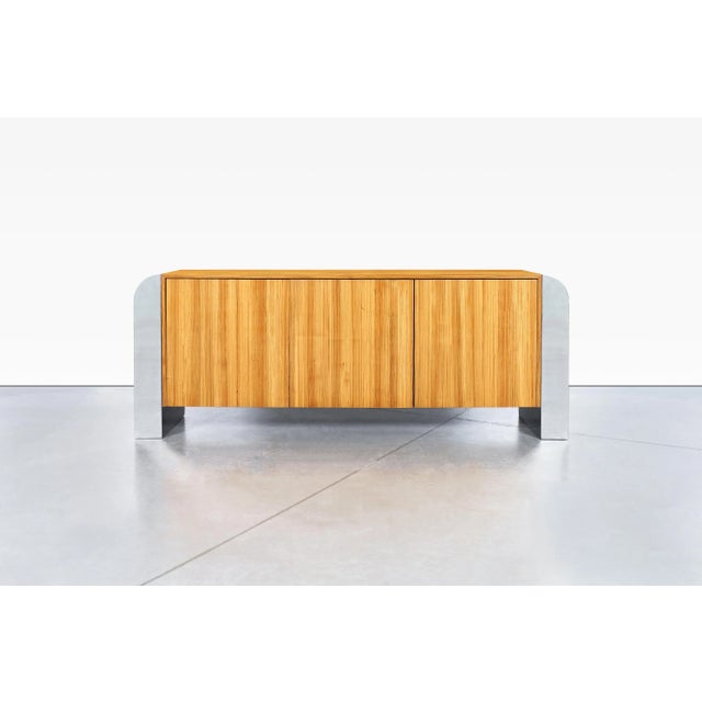 A masterclass in material contrast and sculptural design, this vintage credenza by John Mascheroni captures the bold...