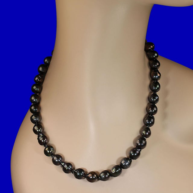 18 Inch Gorgeous Green/Black Iridescent Pearl Necklace For Sale In Raleigh - Image 6 of 6
