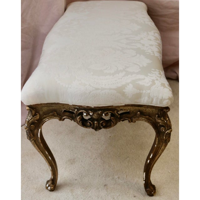 French Antique Bench French Hand Carved Gold Leaf Giltwood Ivory Silk Damask For Sale - Image 3 of 4