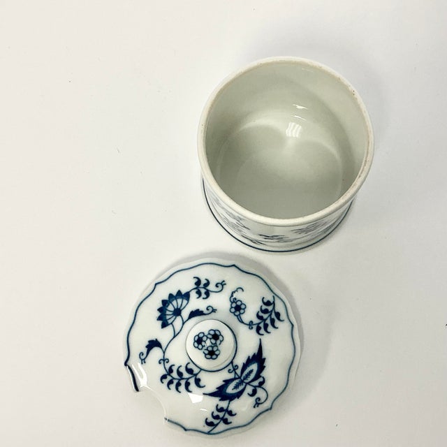 1950s Vintage Japanese Chinoiserie Meissen Blue Danube Lidded Jam Preserve Jar. For Sale - Image 9 of 10