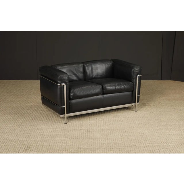 Le Corbusier 'Lc2' Black Leather Settee Sofa Loveseat by Le Corbusier for Cassina, Signed For Sale - Image 4 of 18