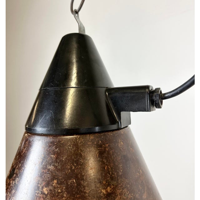 Industrial Brown Bakelite Pendant Light from VEB Narva, 1960s For Sale - Image 6 of 17