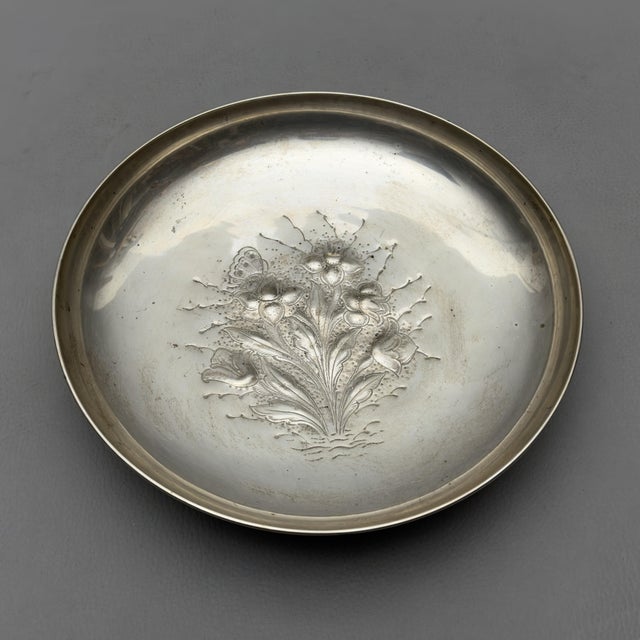 800 Silver Centerpiece with Relief Engraved Flowers by L. Greppi, 1960s For Sale - Image 11 of 11