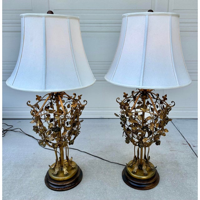 Pair of Italian Mid-Century Gilt Tole Rose & Leaf Table Lamps – Hollywood Regency For Sale - Image 4 of 12