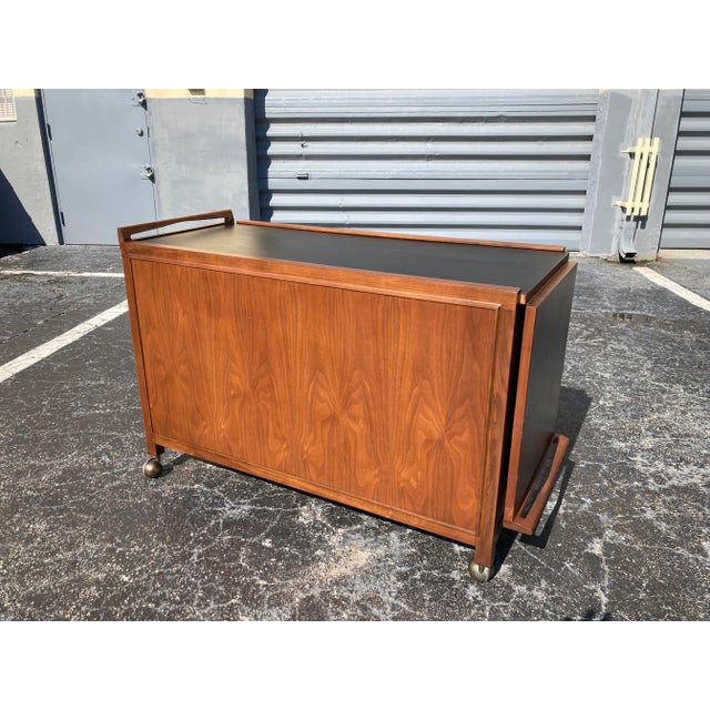 1960s 1960s John Kapel for Glenn of California Drop Leaf Expandable Bar Cart Cabinet Walnut For Sale - Image 5 of 12
