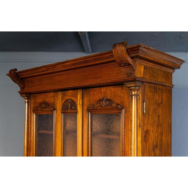 Brown Decorative Gründerzeit Bookcase in Walnut and Oak, 1800s For Sale - Image 8 of 18