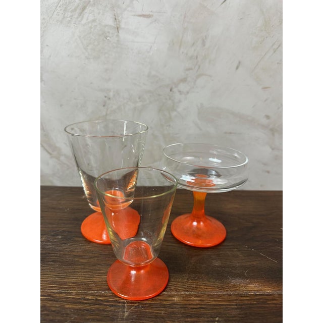 Vintage Orange Stemware Set – 1950s Charming vintage glassware set typical of the 1950s, recognizable by its bright orange...