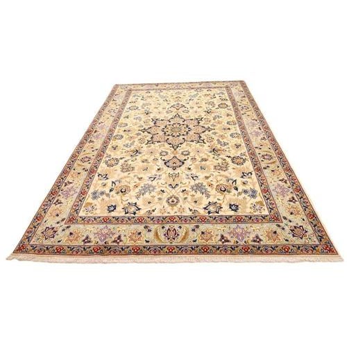 Middle Eastern Rug in Wool For Sale - Image 6 of 7