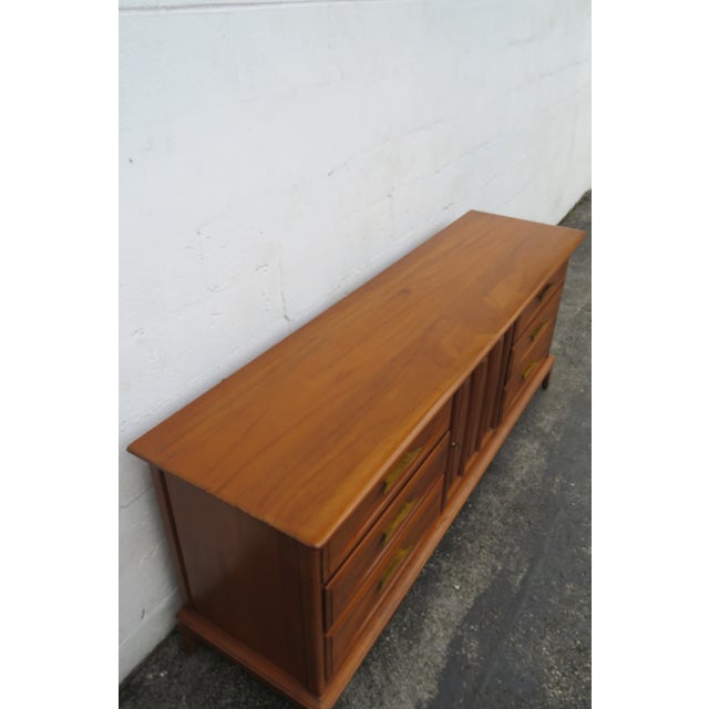 Mid 20th Century Modern Long Dresser Sideboard Bathroom Vanity 6221 For Sale - Image 4 of 18
