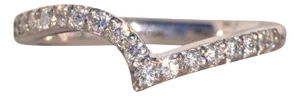 The Crescent Wave: Shared Prong Set Natural Diamond Wave Ring