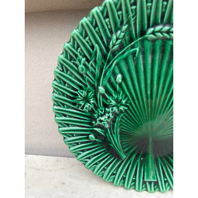 Rustic Green Majolica Wheat & Butterfly Plate Villeroy Boch For Sale - Image 3 of 4